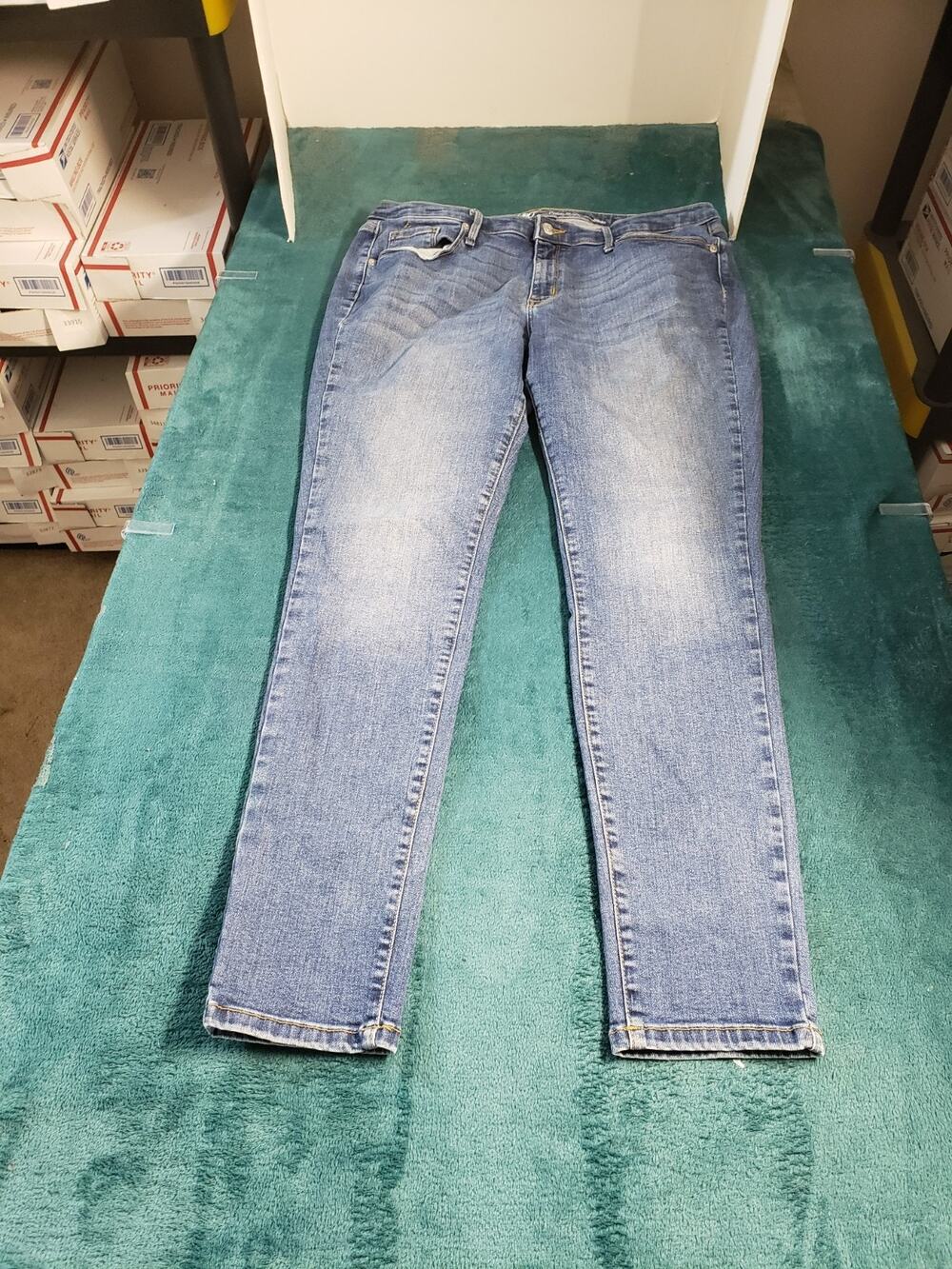 Mossimo Jeans Size 14 Women Blue Stretch Pants Denim Mid Rise Curvy Skinny